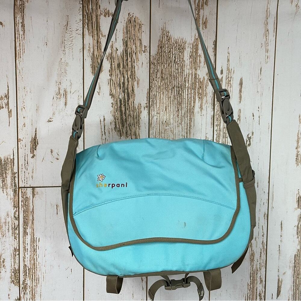 Sherpani Laptop Messenger Bag. In excellent used condition!